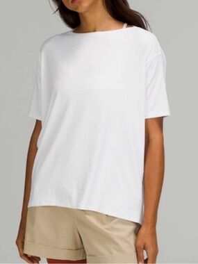 Lululemon back in Action short sleeve tee NWT